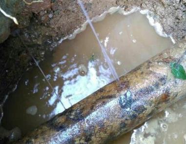 南江楼顶渗水维修公司分享下地暖漏水的原因及检测方法。